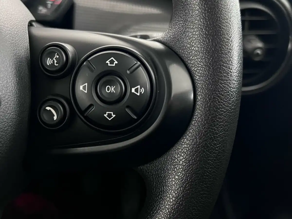 2019-mini-cooper-15-cooper-classic-hatchback-3d-big-15