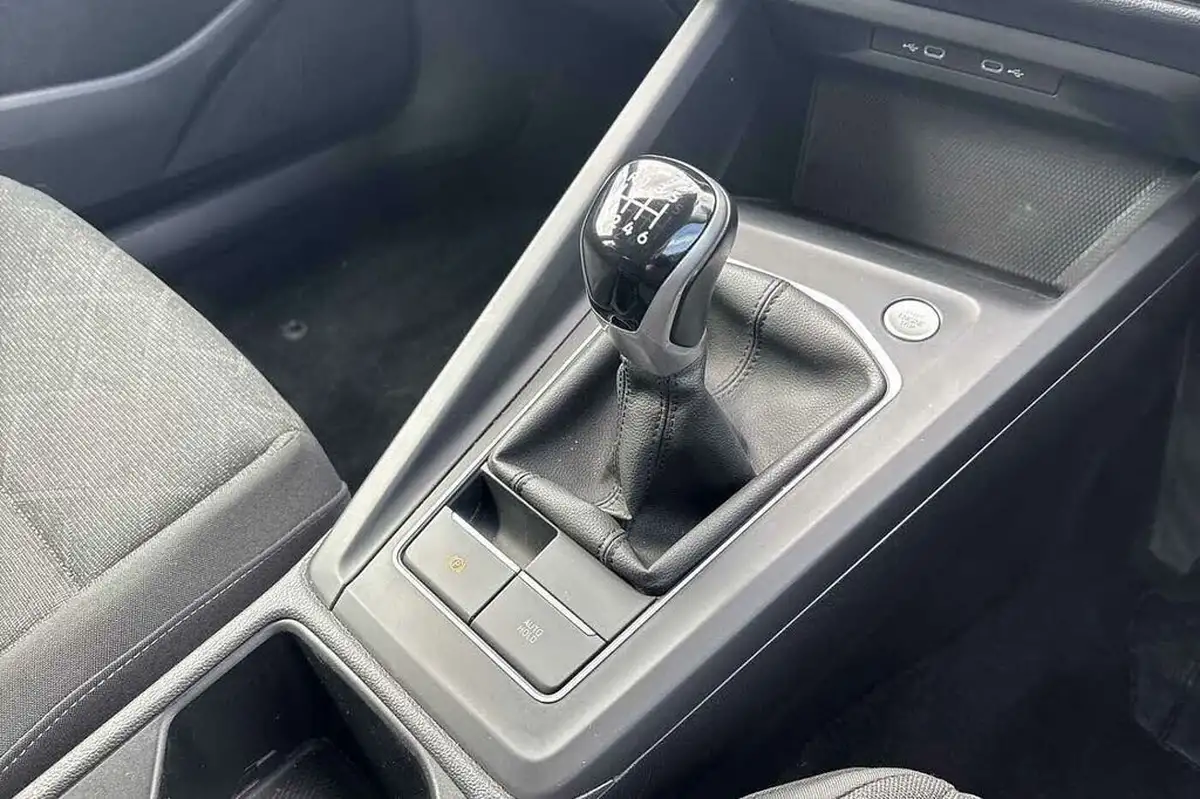 2021-volkswagen-golf-15-tsi-life-130ps-hatchback-big-16