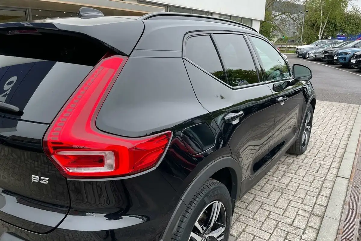 2022-volvo-xc40-20-b3-plus-big-13
