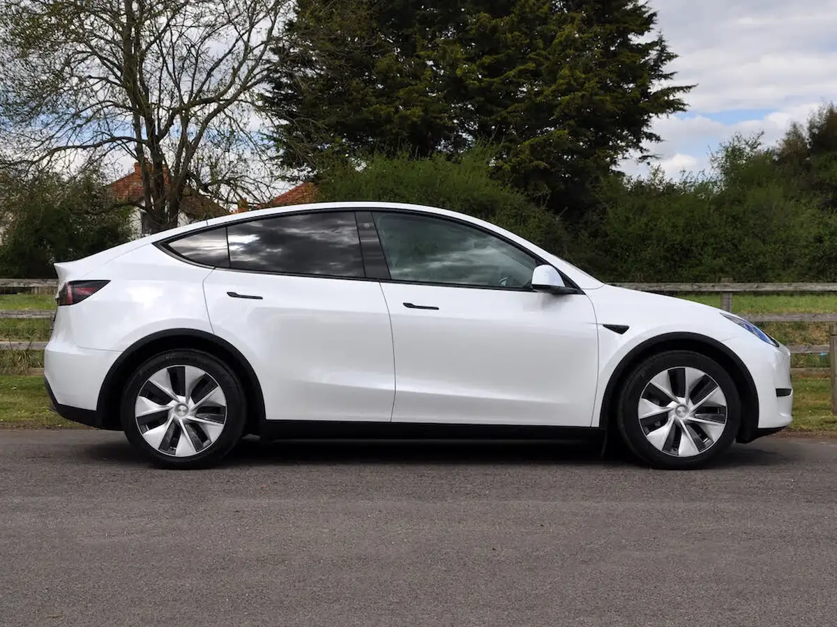 2022-tesla-model-y-e-rwd-big-33