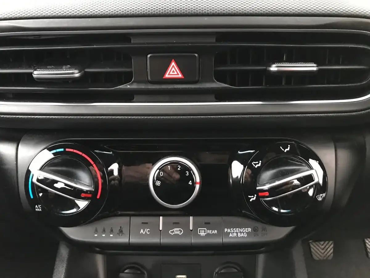 2022-hyundai-kona-10-t-gdi-se-connect-big-12