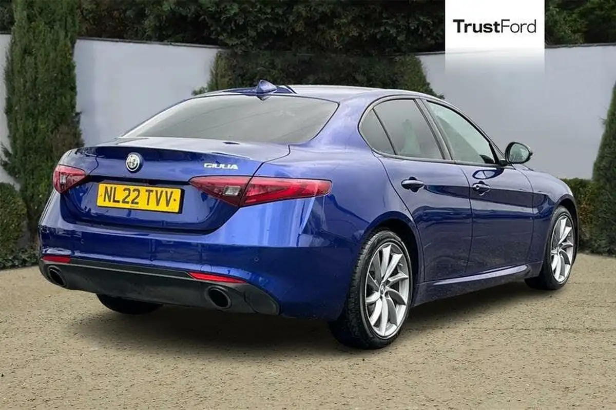 2022-alfa-romeo-giulia-20-sprint-197bhp-big-3