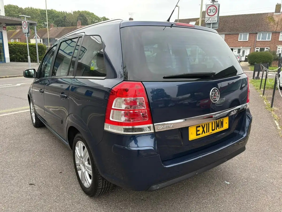 2011-vauxhall-zafira-18-design-easytronic-big-5