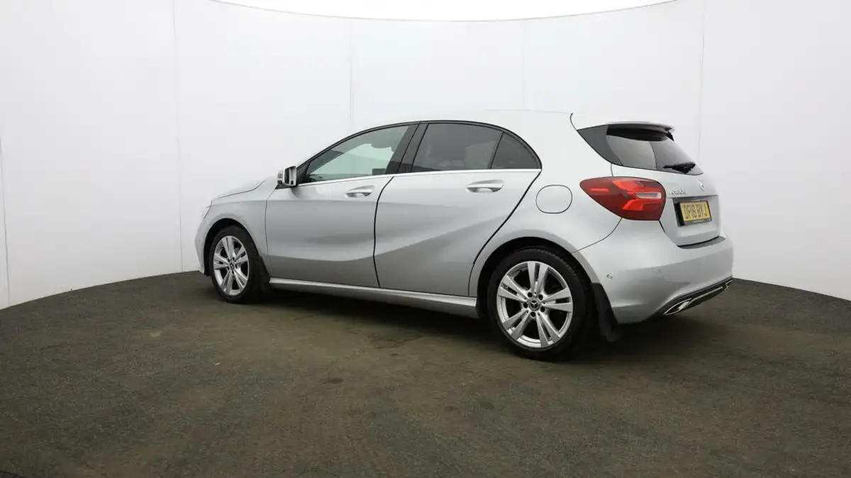 2017-mercedes-benz-a-class-15d-a180d-sport-premiumss-7g-dct-big-55
