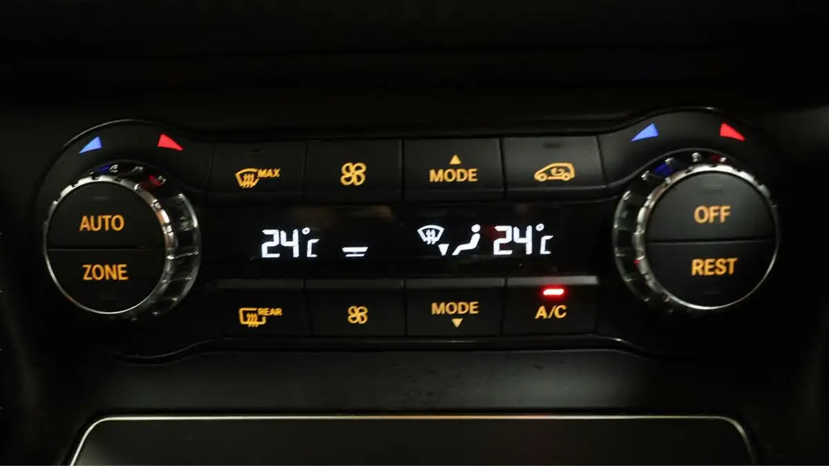 2017-mercedes-benz-a-class-15d-a180d-sport-premiumss-7g-dct-big-10