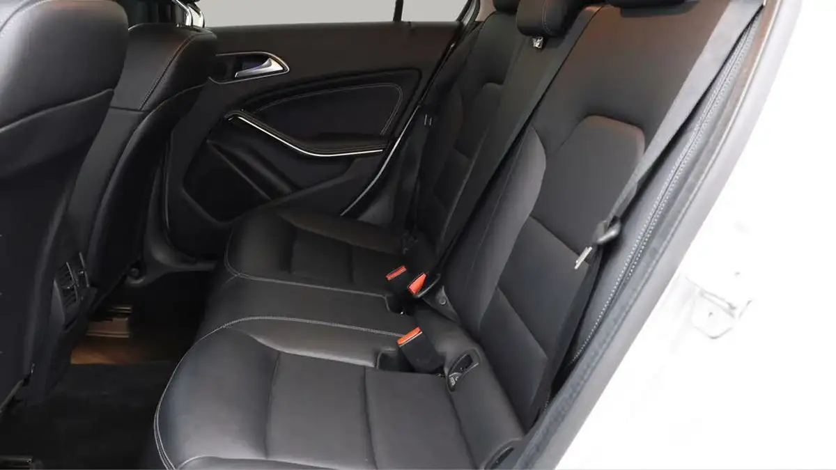 2017-mercedes-benz-a-class-15d-a180d-sport-premiumss-7g-dct-big-14