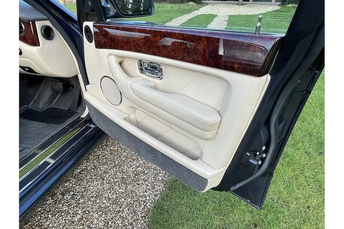 2008-bentley-arnage-68-r-big-11