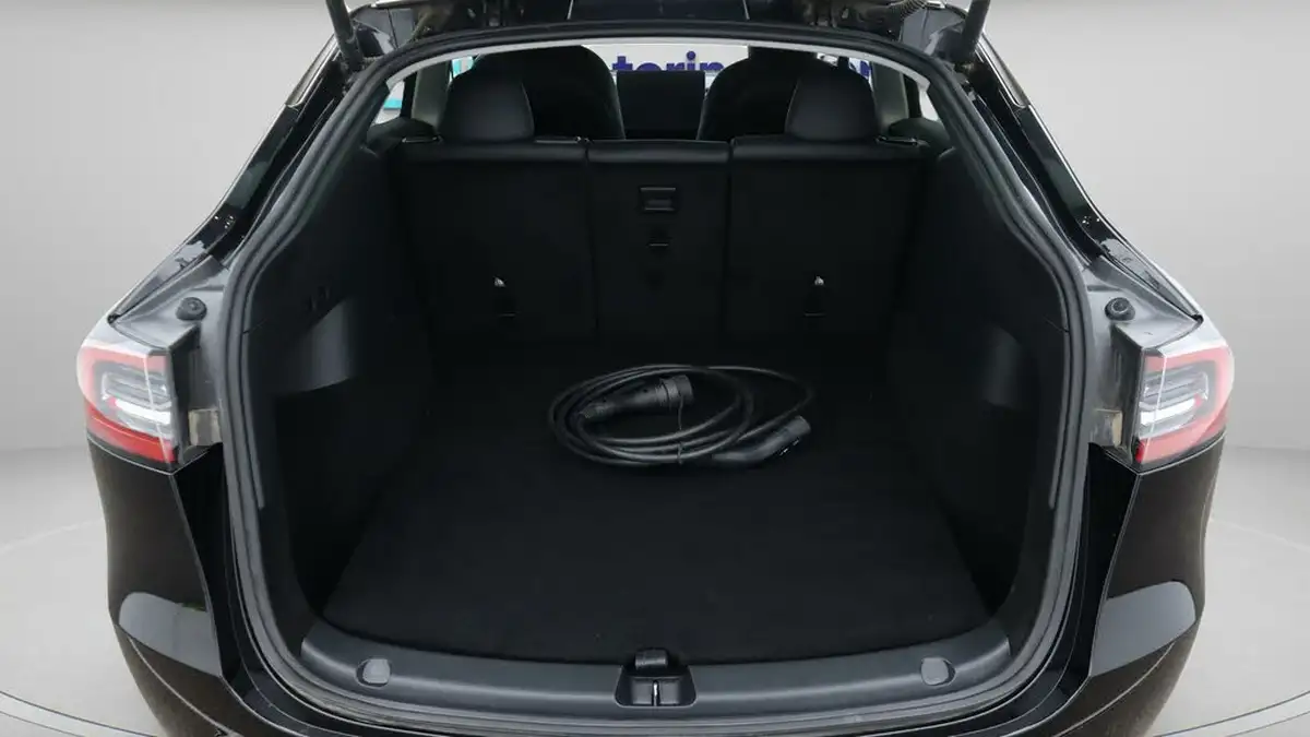 2022-tesla-model-y-e-long-range-big-17