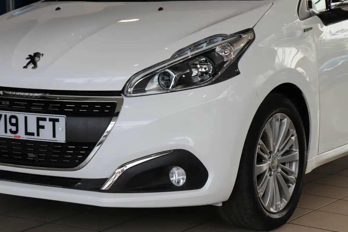 2019-peugeot-208-12-puretech-signature-big-58