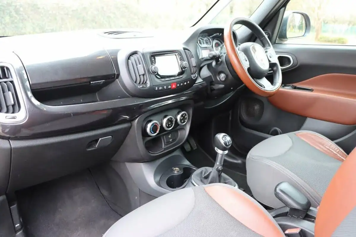 2013-fiat-500l-16-multijet-trekking-big-19