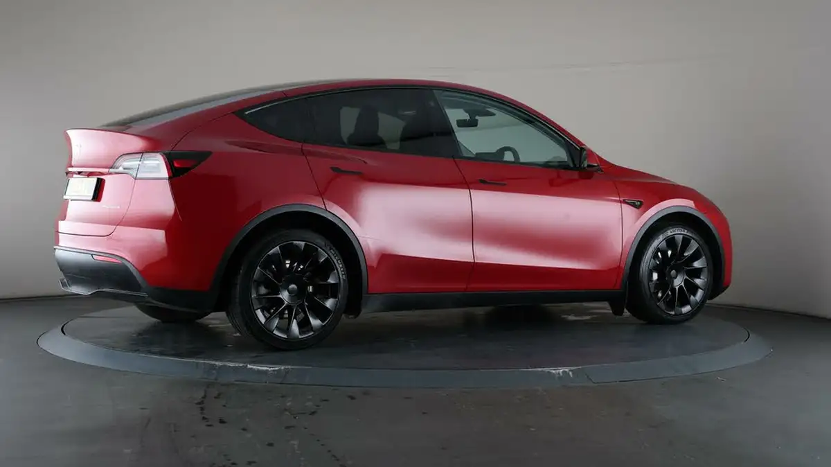 2023-tesla-model-y-e-long-range-big-56