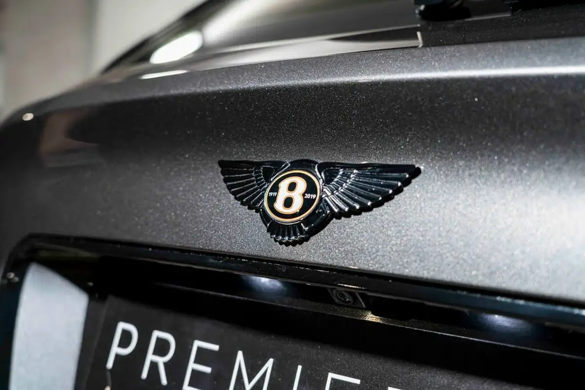 2019-bentley-bentayga-40-v8-big-46