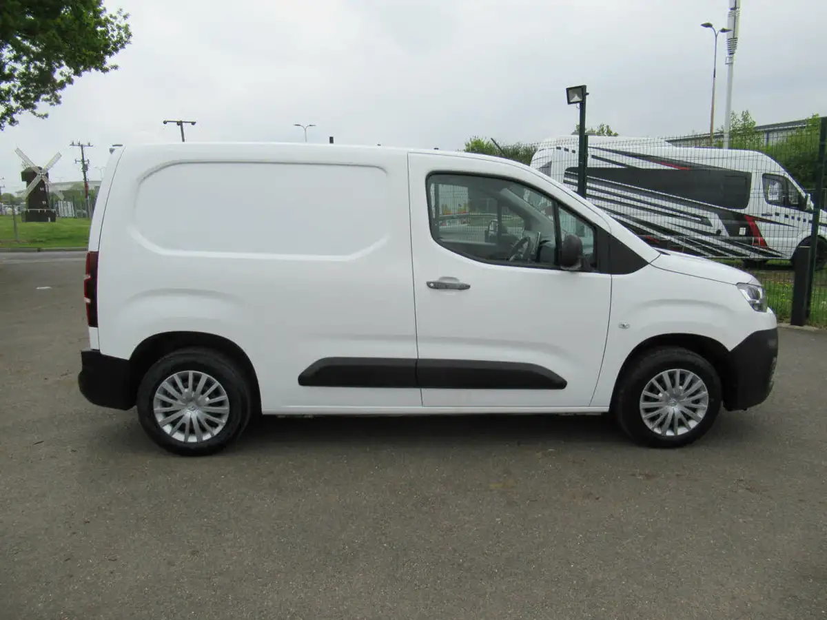 2021-citroen-berlingo-15bluehdi-650-enterprise-ss-big-13
