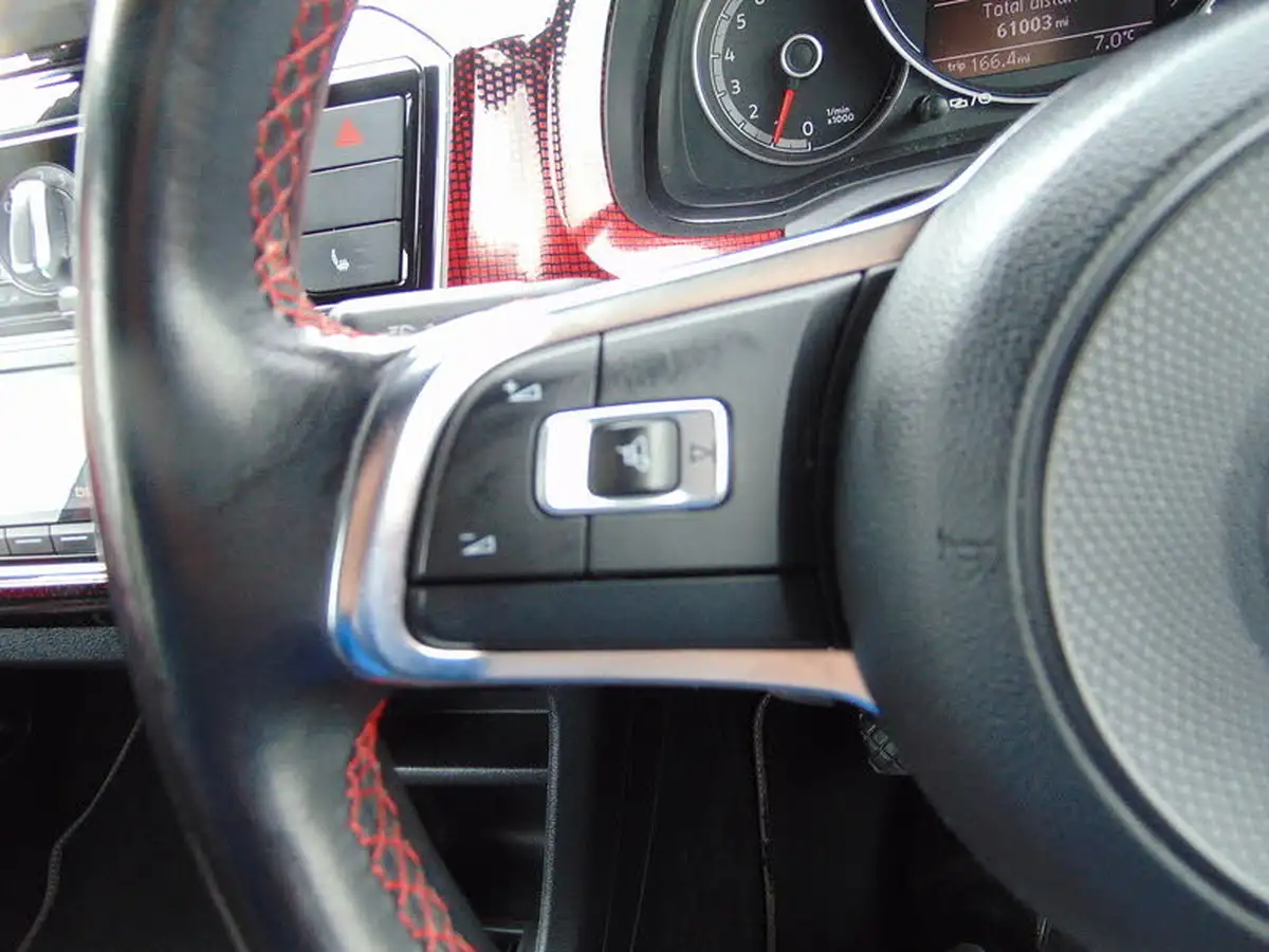 2019-volkswagen-up-10-gti-5d-big-21