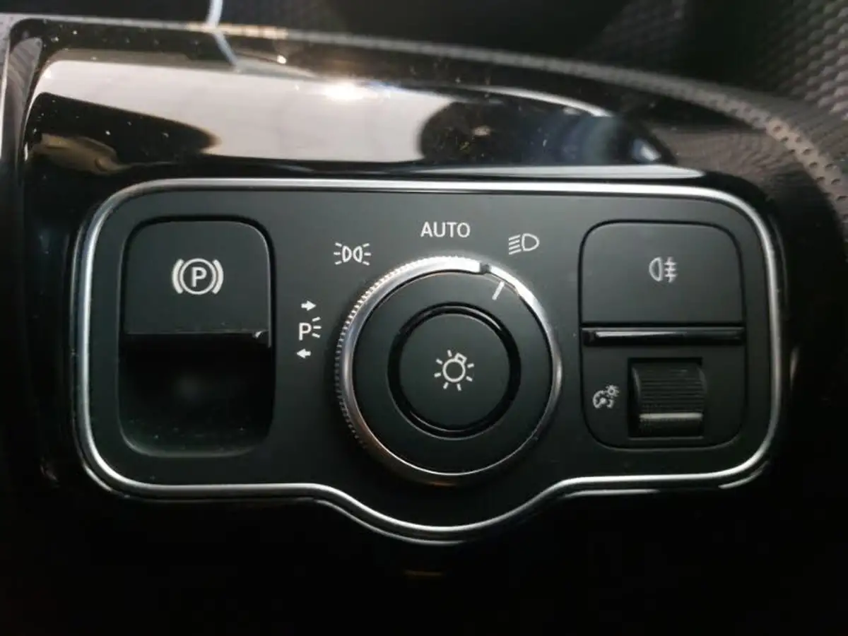 2019-mercedes-benz-a-class-13-a180-sport-executive-hatchback-5d-1332cc-7g-dct-big-17