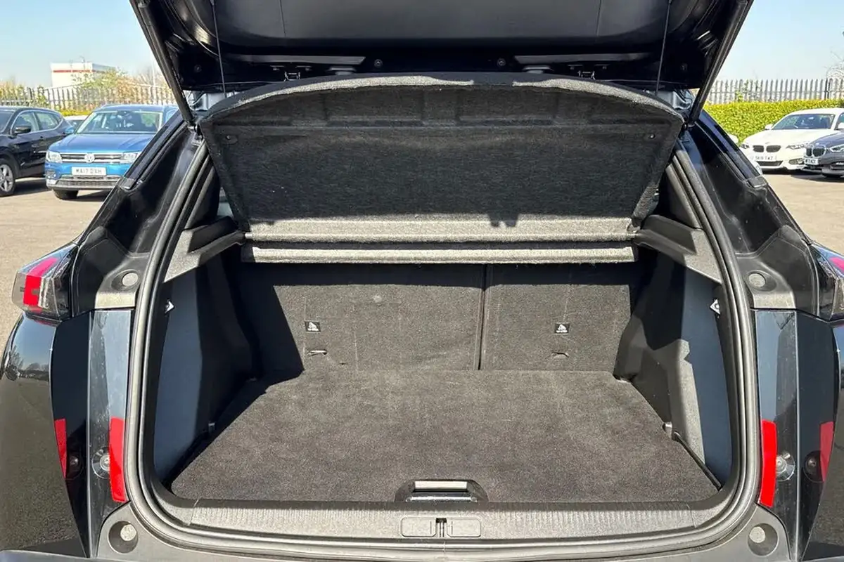2021-peugeot-2008-suv-e-gt-premium-big-6
