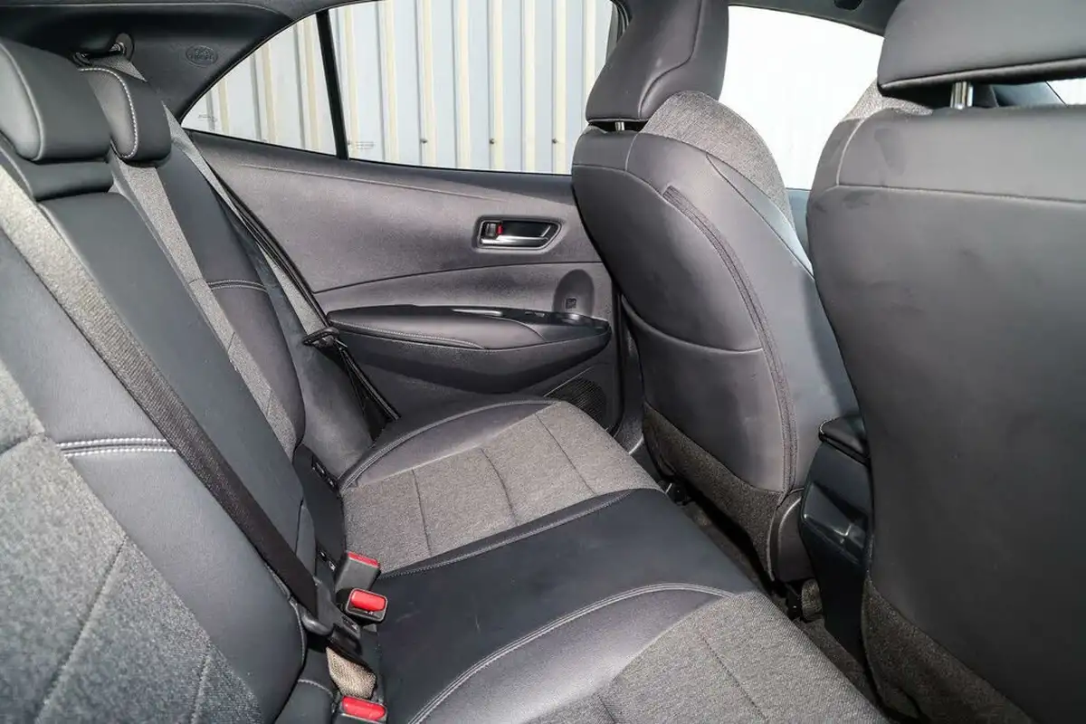 2021-toyota-corolla-18-vvt-i-design-trk-hatchback-5d-big-12