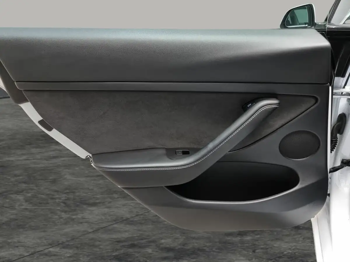 2022-tesla-model-3-e-long-range-big-33