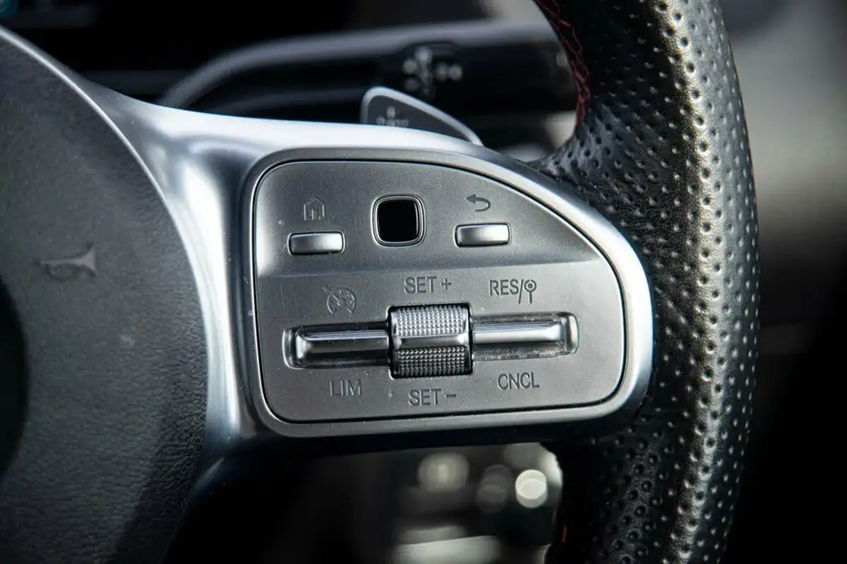 2020-mercedes-benz-b-class-13-b180-amg-line-7g-dct-big-12