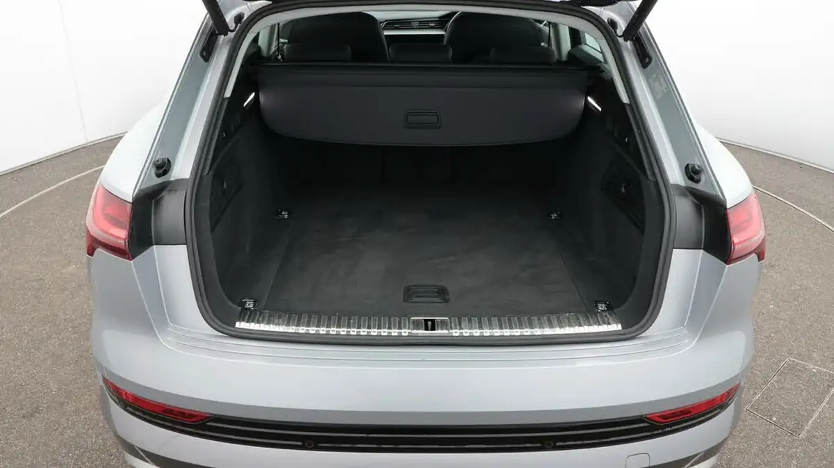 2022-audi-e-tron-55e-technik-station-wagon-big-17