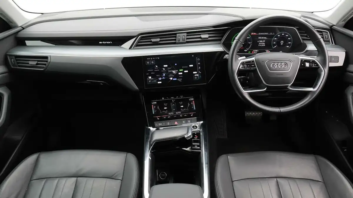 2022-audi-e-tron-55e-technik-station-wagon-big-13