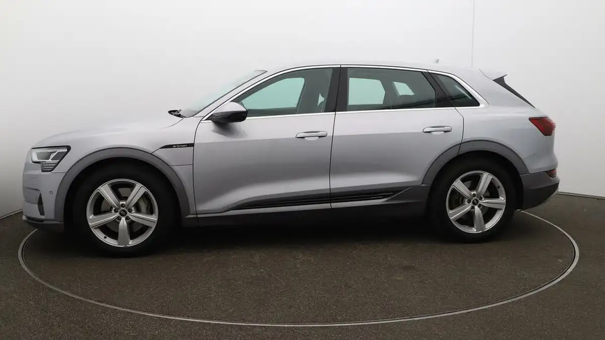 2022-audi-e-tron-55e-technik-station-wagon-big-58