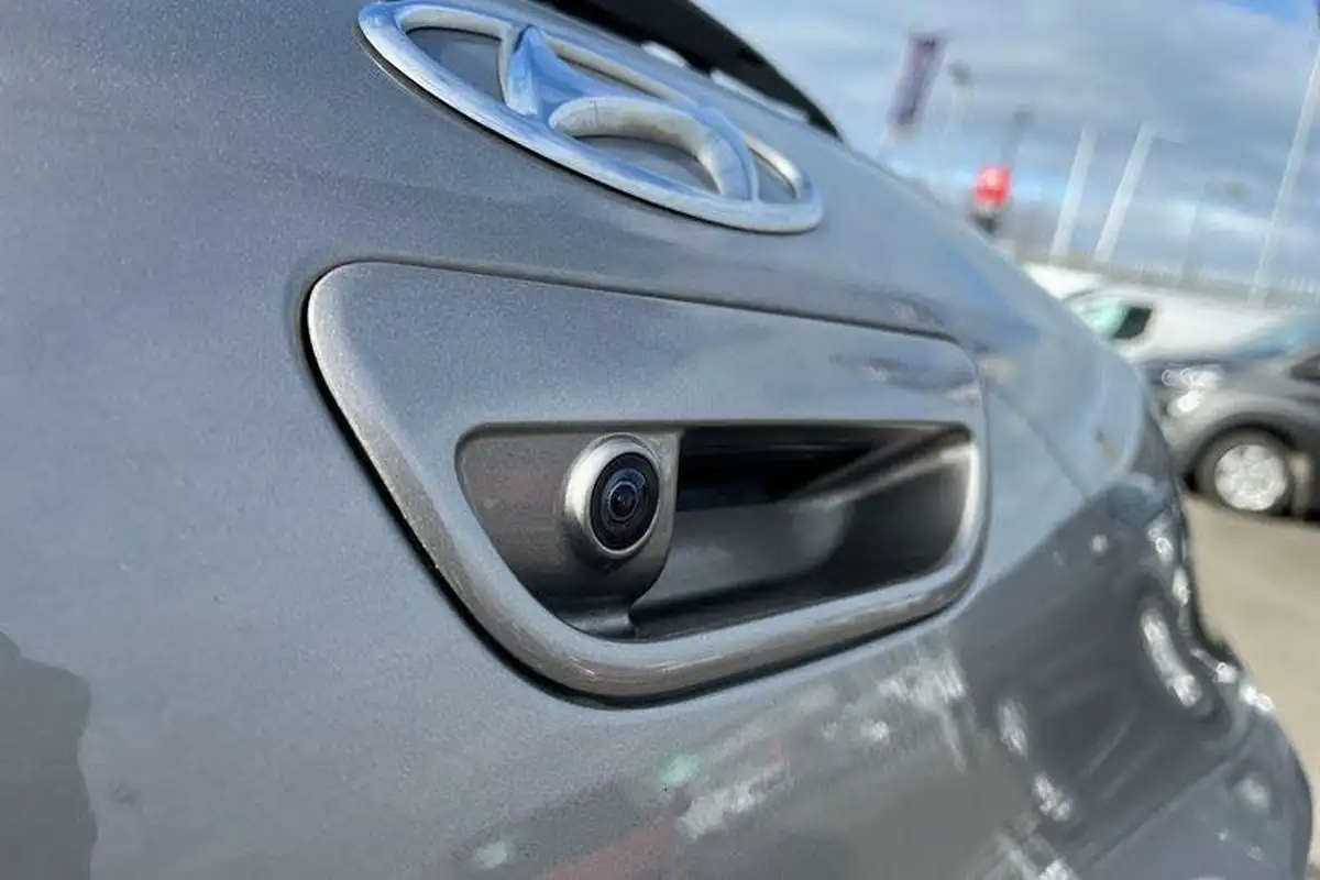2021-hyundai-i10-12-se-connect-auto-big-21