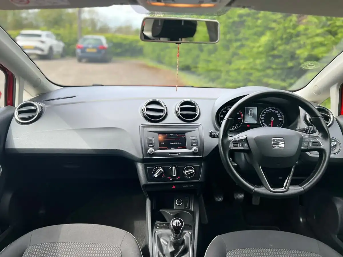 2016-seat-ibiza-10-vista-hatchback-5d-big-26