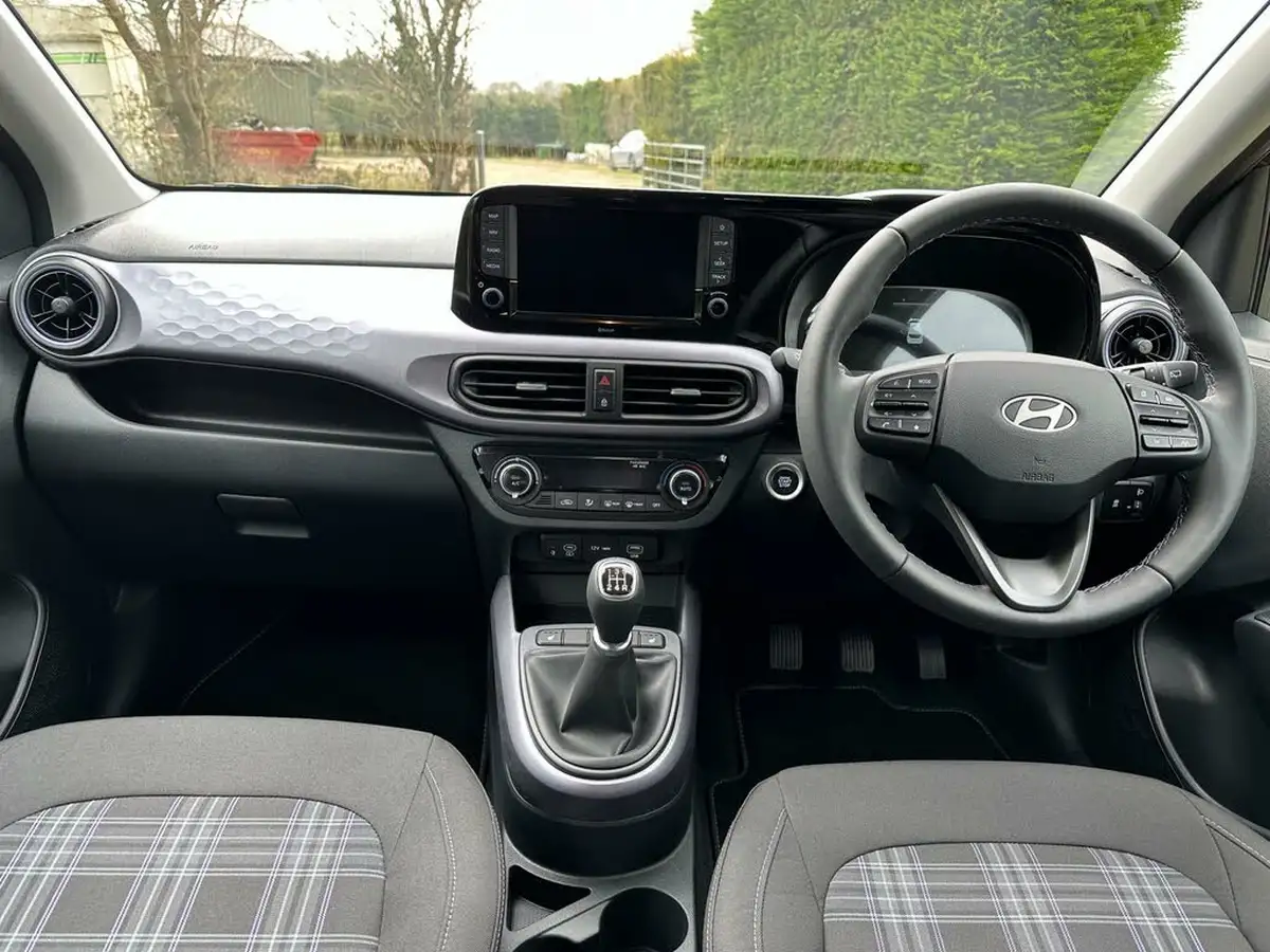 2024-hyundai-i10-12-premium-79ps-big-18