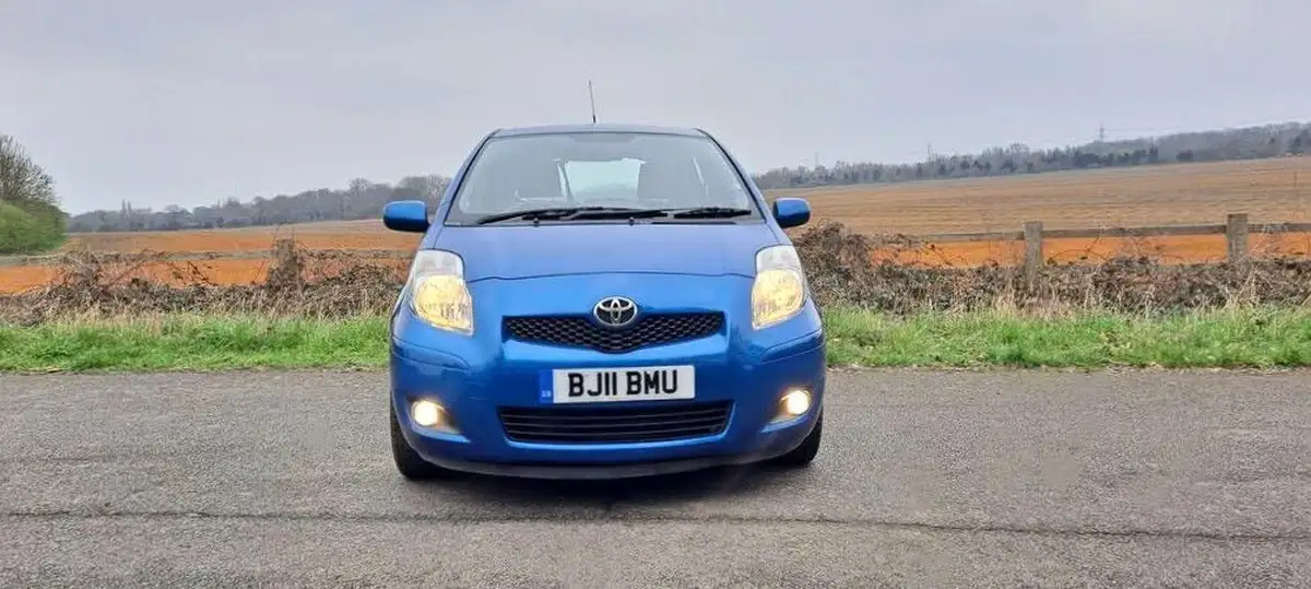 2011-toyota-yaris-133-t-spirit-vvt-i-101bhp-5d-big-2