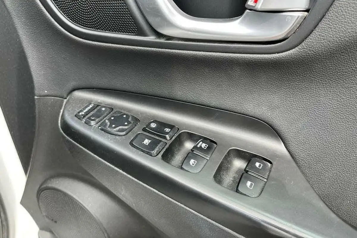 2021-hyundai-kona-e-ultimate-big-15