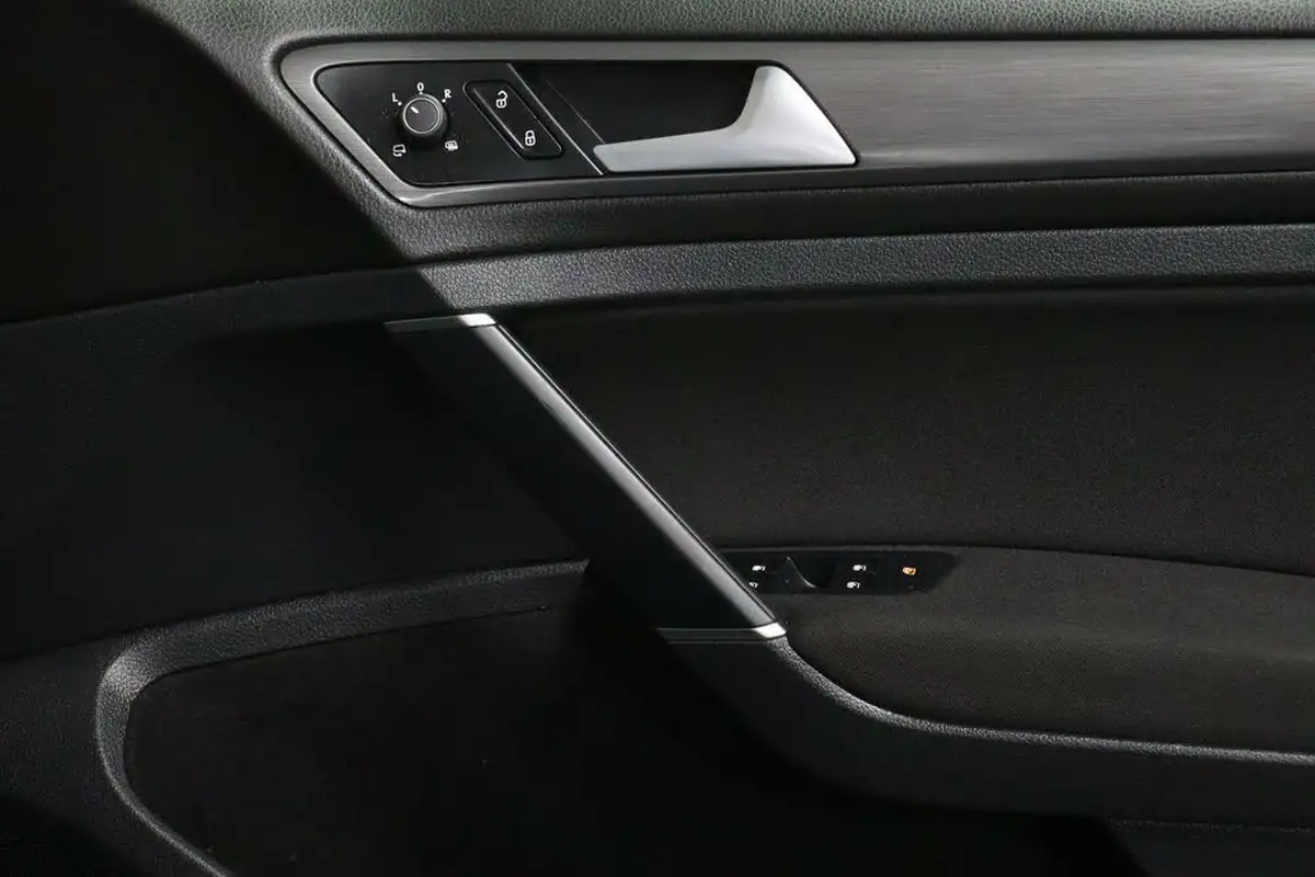 2020-volkswagen-golf-16tdi-match-edition-hatchback-big-31