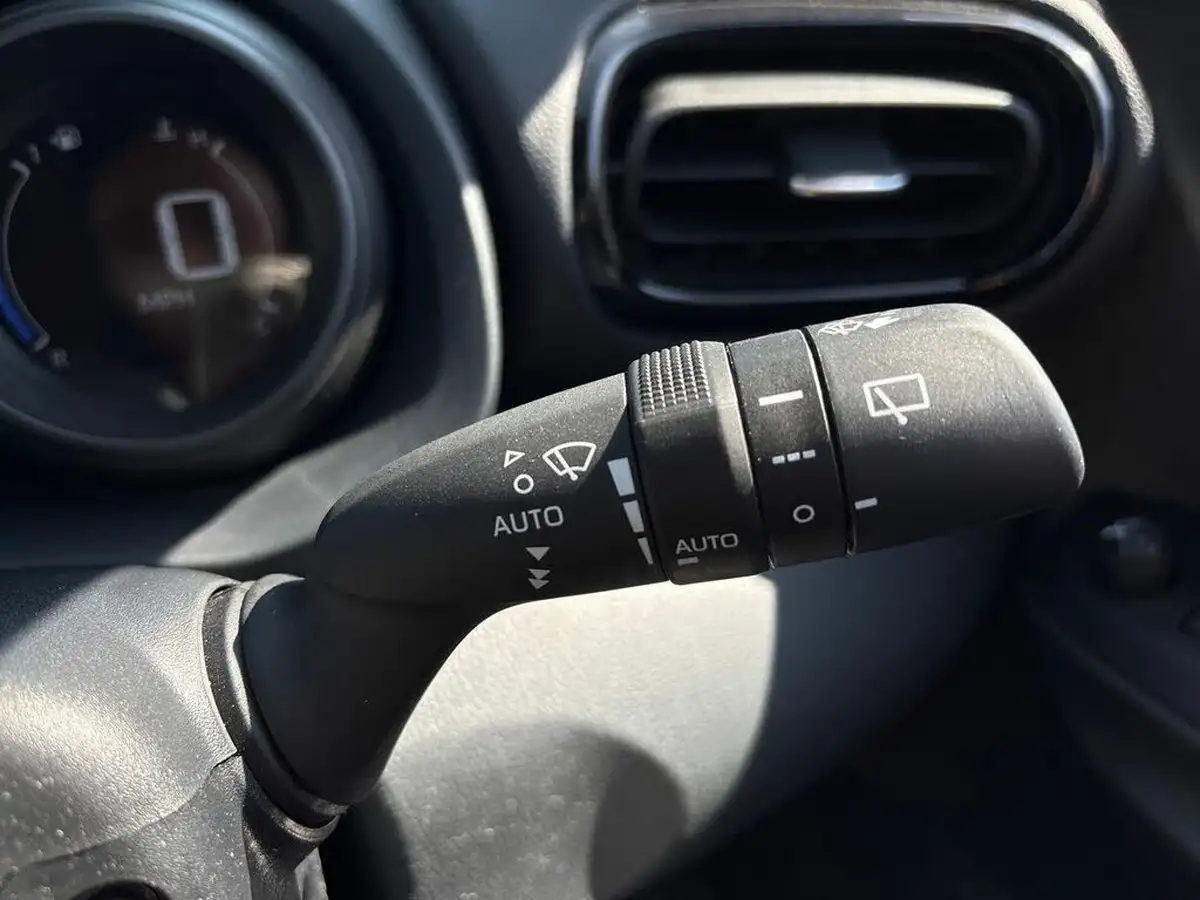 2021-toyota-yaris-15-vvt-i-design-big-21