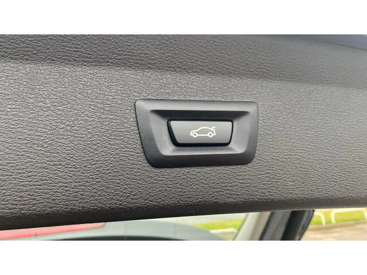 2021-bmw-x1-15-sdrive18i-xline-big-24