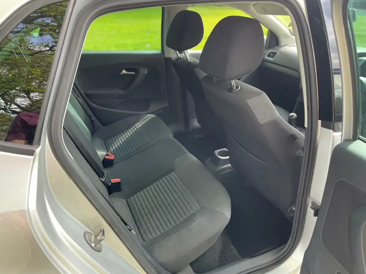 2013-volkswagen-polo-12-match-edition-60ps-5d-big-11