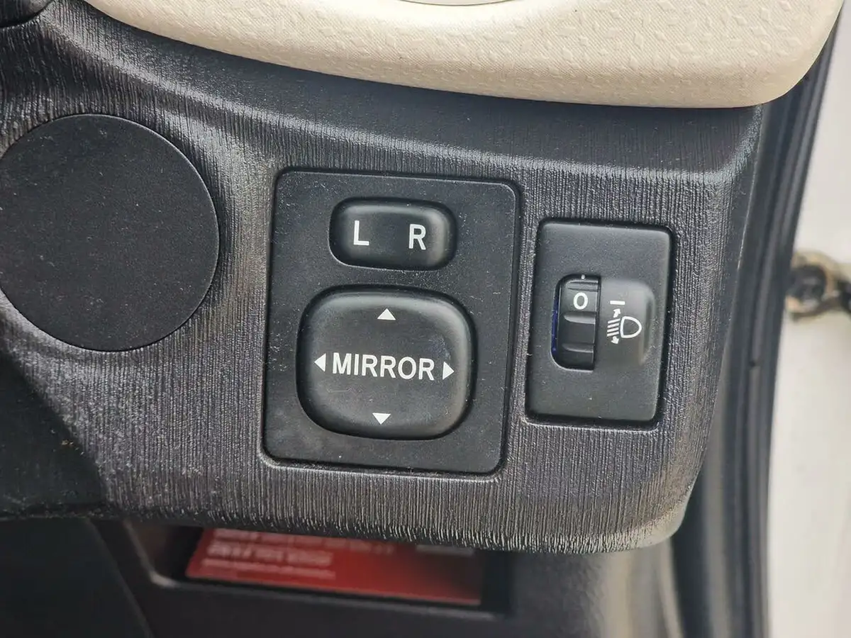 2013-toyota-yaris-133-trend-vvt-i-5d-big-15