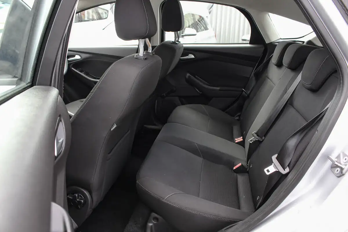 2016-ford-focus-15tdci-style-95ps-hatchback-big-18