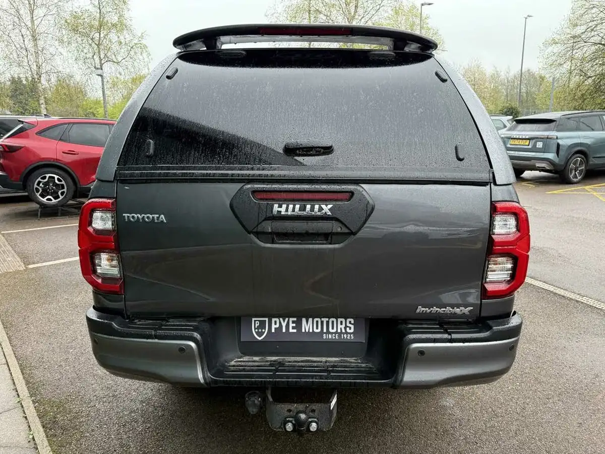 2021-toyota-hi-lux-28d-4d-invincible-x-at35-204hpeu6dt-e-big-5