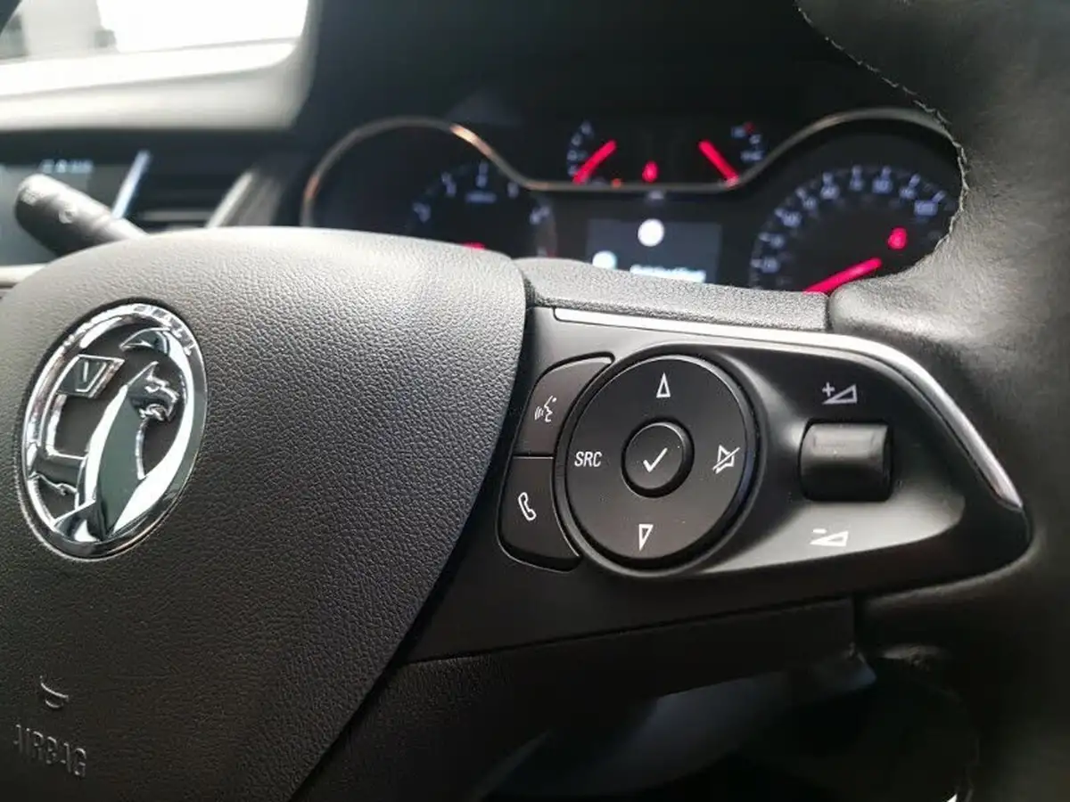 2019-vauxhall-grandland-x-12-elite-nav-big-15
