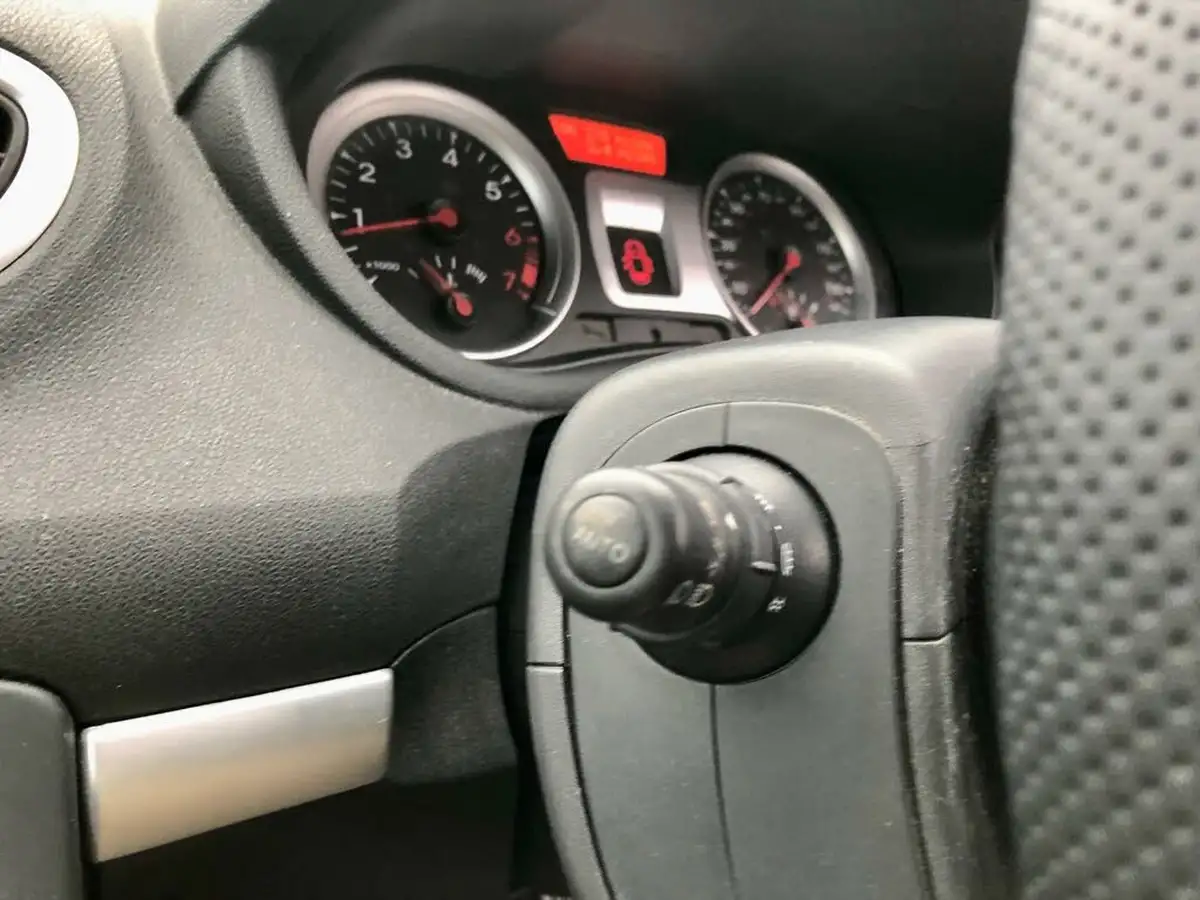 2009-renault-clio-12-dynamique-16v-100-hatchback-5d-big-21
