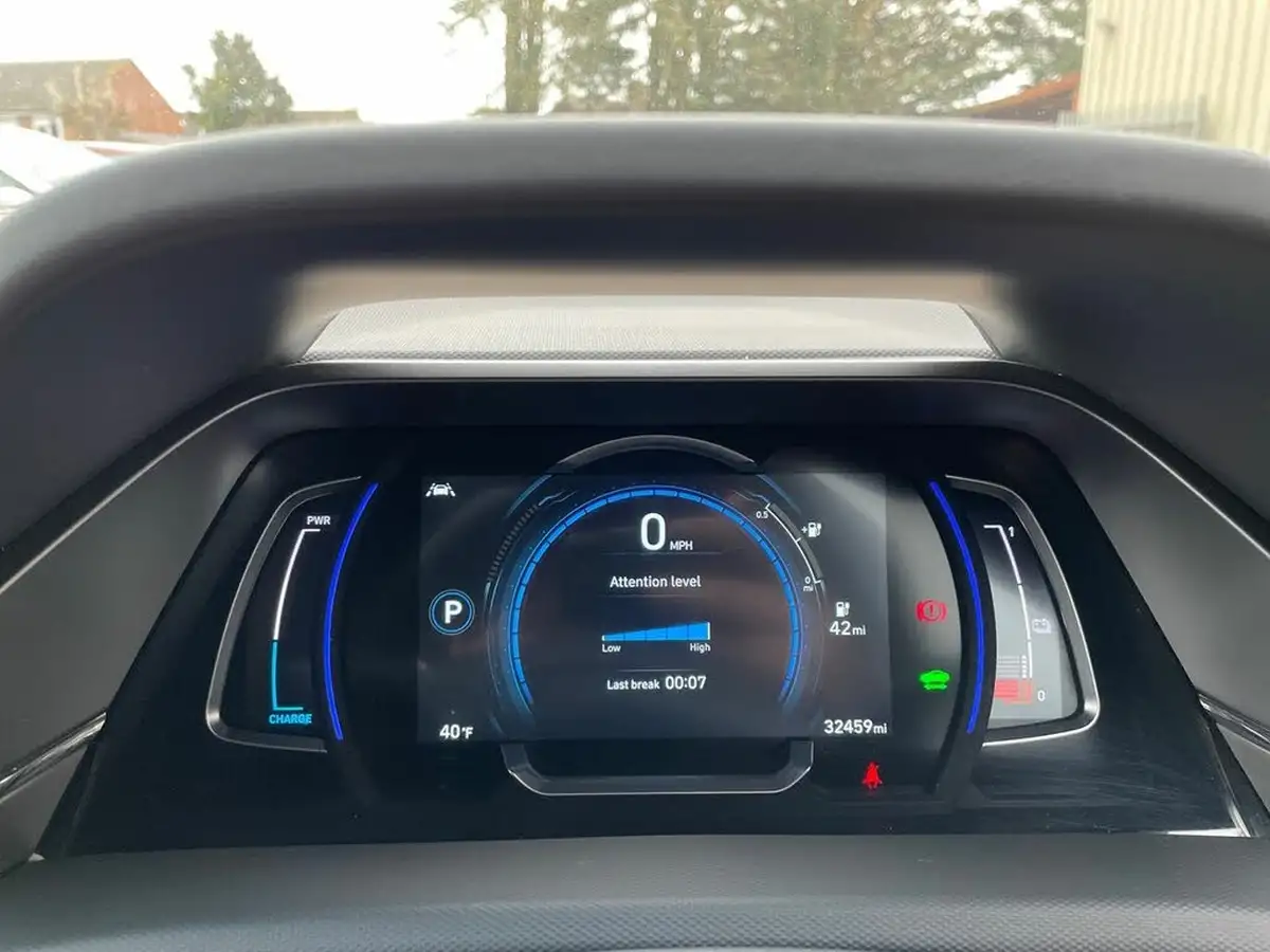 2020-hyundai-ioniq-e-premium-se-electric-100kw-big-13