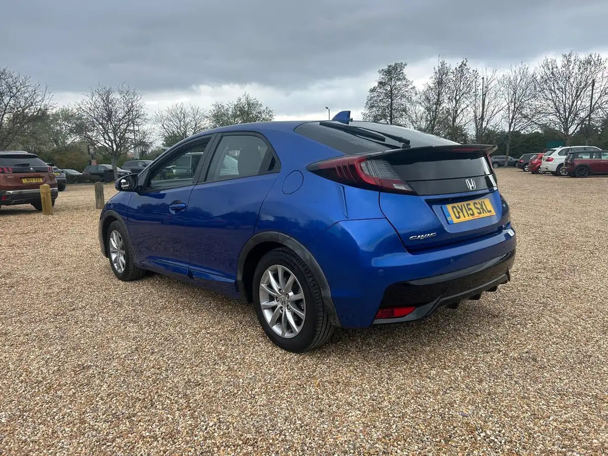 2015-honda-civic-16-i-dtec-se-plus-honda-connect-hatchback-big-3