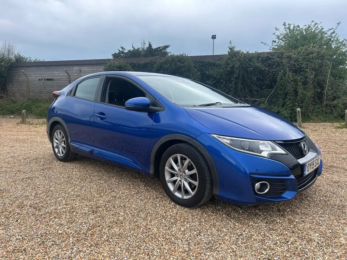 2015-honda-civic-16-i-dtec-se-plus-honda-connect-hatchback-big-7