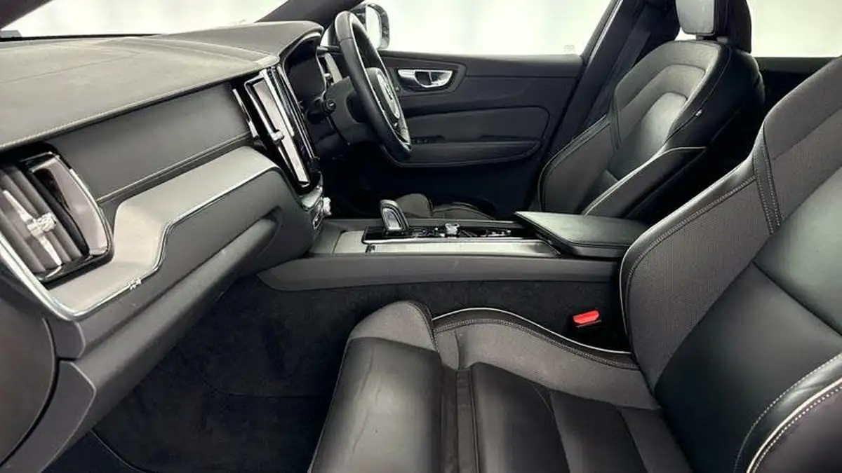 2022-volvo-xc60-20td-b4-r-design-pro-big-39