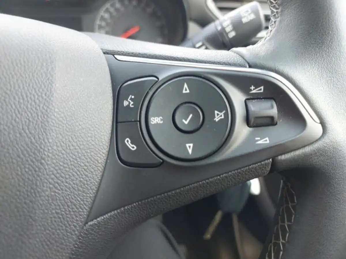 2022-vauxhall-crossland-12i-design-big-13