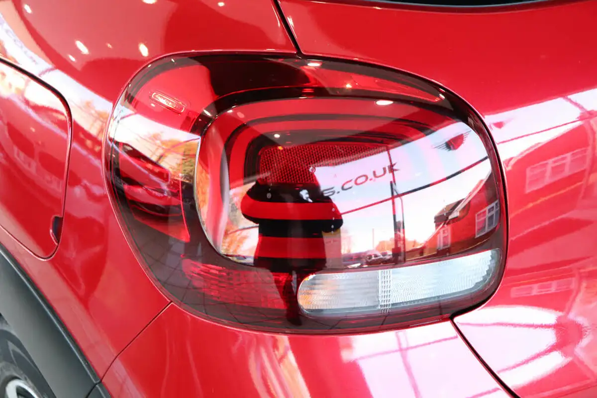 2018-citroen-c3-12-puretech-flair-110ps-ss-eat6-big-64