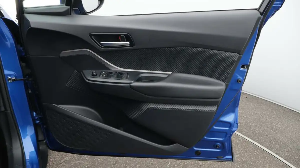 2020-toyota-c-hr-18-vvt-i-icon-big-15