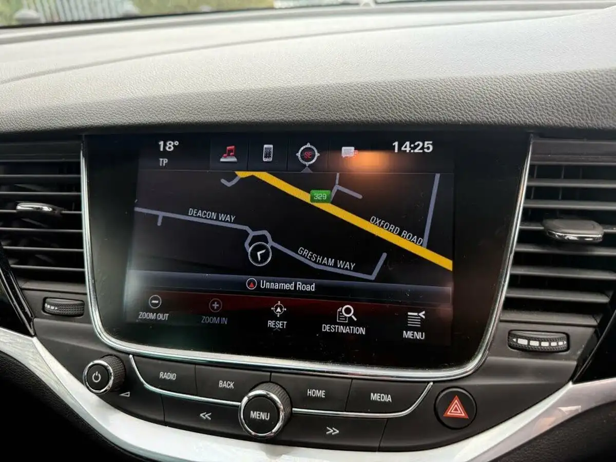 2016-vauxhall-astra-10i-turbo-sri-nav-hatchback-big-31