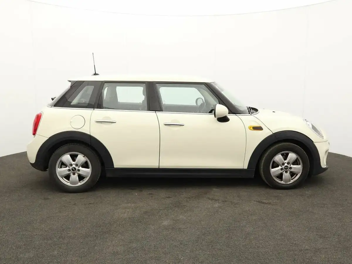 2017-mini-cooper-12-one-5d-big-7