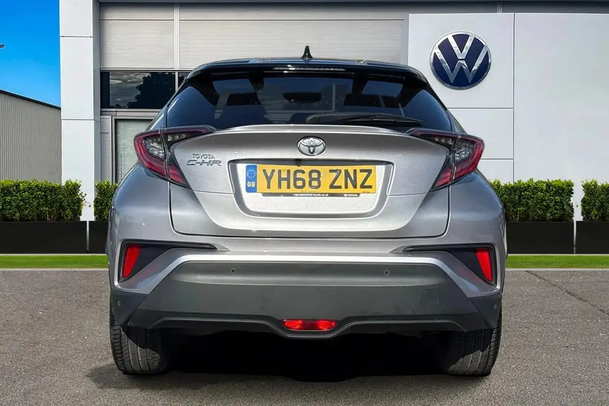 2018-toyota-c-hr-12-dynamic-big-3